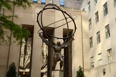 New York City Rockefeller Center 04 Atlas Holding The Heavens Statue By Lee Lawrie 1937.jpg
